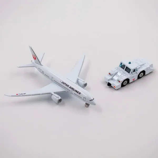 JAL 787 Plane and Towing Tractor Set